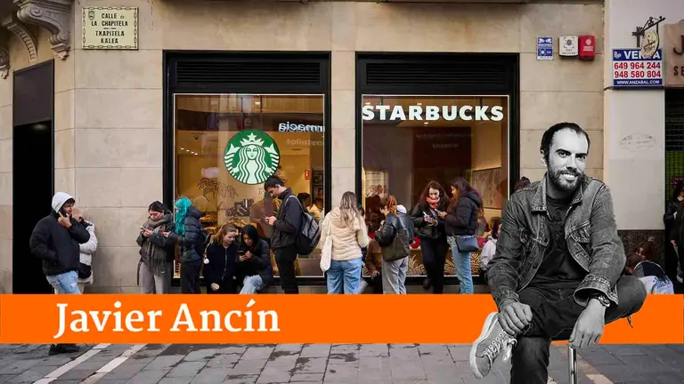 Starbucks inaugura su nuevo local entre las calles Chapitela y Mercaderes de Pamplona. PABLO LASAOSA