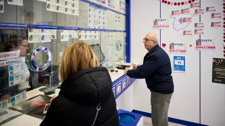 Administración de lotería El Torico Nº 6 en la Avenida Carlos III de Pamplona. PABLO LASAOSA