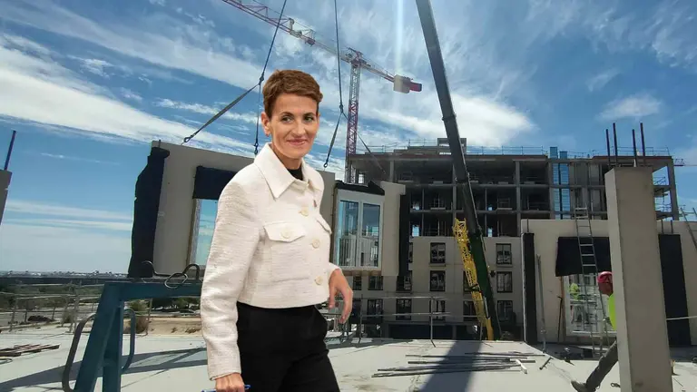 Fotomontaje de María Chivite sobre una imagen de unas obras de la constructora ACR