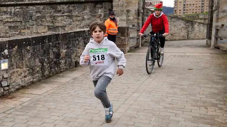 XIII Carrera Infantil de la Navidad en la Ciudadela de Pamplona. IÑIGO ALZUGARAY