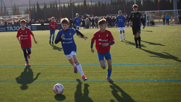 Tercera jornada de la fase de grupos del XLII Torneo Interescolar de Osasuna en categoría alevín mixto disputado en las instalaciones de Tajonar. IÑIGO ALZUGARAY