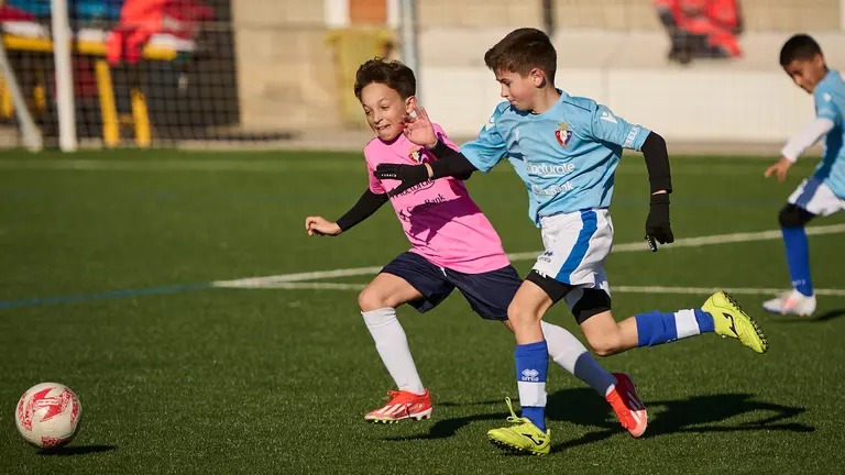 El Redín se enfrenta a Vírgen de la Oliva durante la tercera jornada de la fase de grupos del XLII Torneo Intersecolar de Osasuna 24-25. PABLO LASAOSA