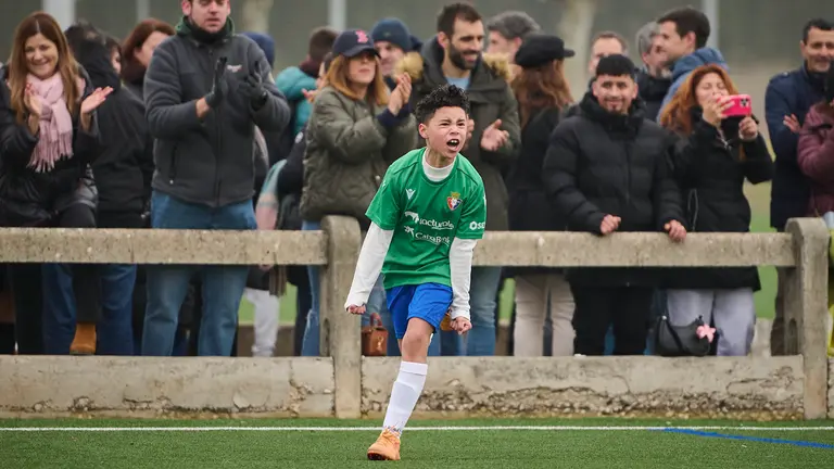 Notredame se enfrenta a San Juan de la Cadena durante la quinta jornada de la fase de grupos del XLII Torneo Intersecolar de Osasuna 24-25. PABLO LASAOSA