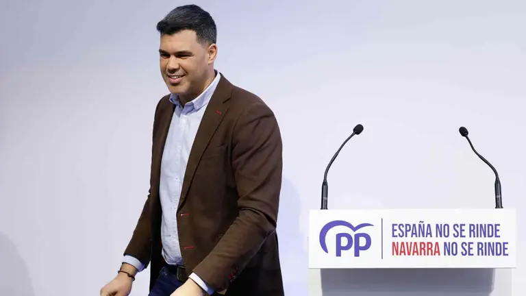 El presidente del PPN, Javier García, durante la rueda de prensa. EFE/ Villar López