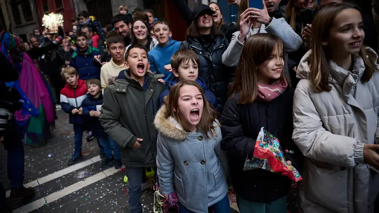 Los Reyes Magos en su llegada a Pamplona por el Portal de Francia durante la Navidad 2025. PABLO LASAOSA