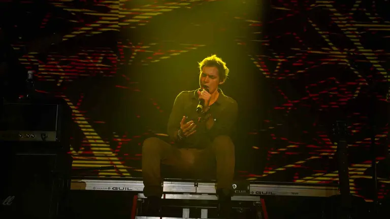 Carlos Baute durante su actuación en el festival EntreRíos 2025 en San Adrián. ANDER RINCÓN