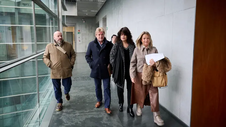 Sesión de trabajo para que una representación de la Asociación de Hostelería y Turismo de Navarra exponga la situación del sector. PABLO LASAOSA