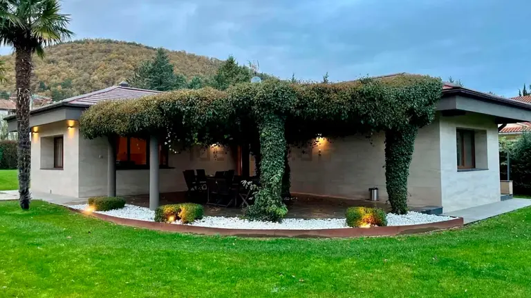 Casa en venta en el pueblo de Anué. IDEALISTA