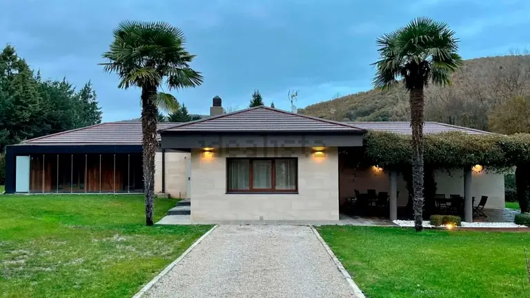 Casa en venta en el pueblo de Anué. IDEALISTA