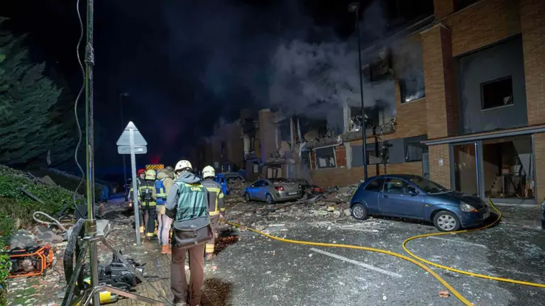 La fachada del edificio quedó completamente destrozada tras la explosión. GUARDIA CIVIL