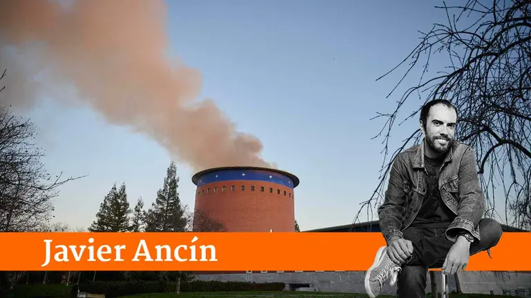 Incendio en el Planetario de Pamplona. PABLO LASAOSA