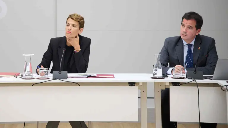 a Presidenta del Gobierno de Navarra María Chivite y el consejero de Industria y de Transición Ecológica y Digital Empresarial, Mikel Irujo.  EFE / Iñaki Porto
