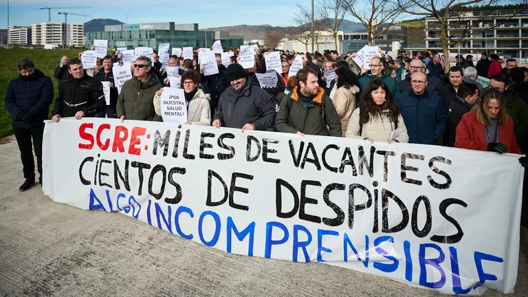 Concentración convocada por los sindicatos ELA, CCOO y UGT "en contra del ERE que la empresa quiere aplicar para hacer despidos" en Siemens Gamesa. PABLO LASAOSA