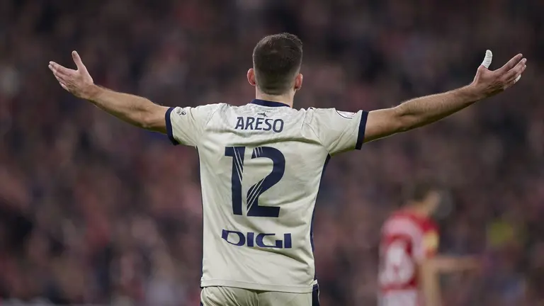Jesús Areso, de Osasuna, frente al Athletic Club. AFP7 / Europa Press