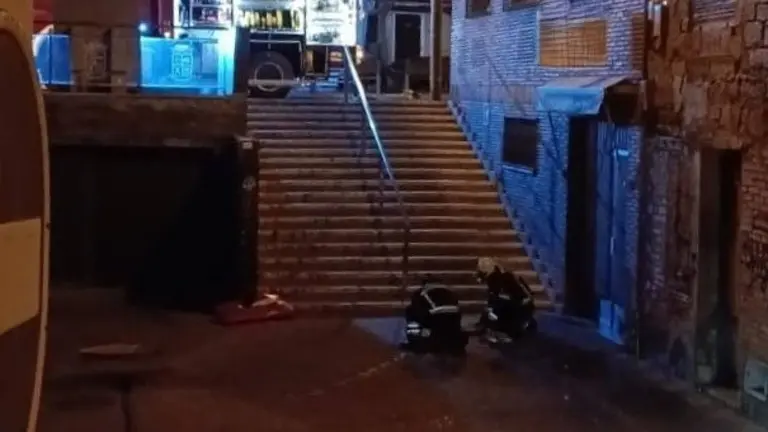 Imagen de los bomberos trabajando en el incendio de una vivienda en Mendavia. BOMBEROS DE NAVARRA