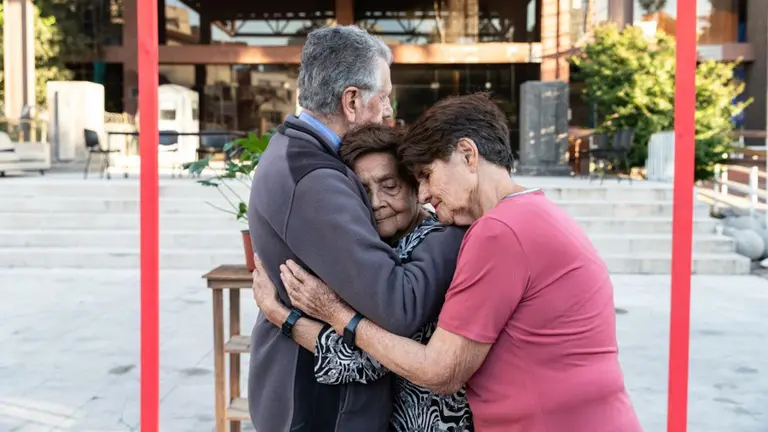 Fotografía sobre el proyecto 'La velocidad de la luz' creado con personas mayores en el Centro Gabriel Mistral de Santiago de Chile el pasado 6 de diciembre de 2024. CEDIDA