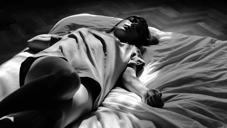 Mujer durmiendo. PEXELS / PIXABAI