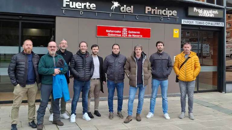 Miembros del Comité de Empresa de Nano Automotive tras la reunión en el Departamento de Industria del Gobierno de Navarra. CC OO