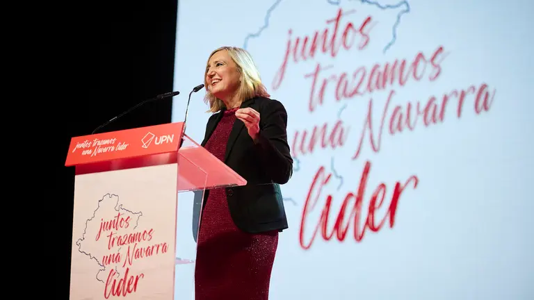 La presidenta de UPN, Cristina Ibarrola, interviene en el acto del Día del Partido, que se celebra con el lema 'Juntos trazamos una Navarra líder'. PABLO LASAOSA