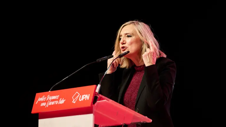 La presidenta de UPN, Cristina Ibarrola, interviene en el acto del Día del Partido, que se celebra con el lema 'Juntos trazamos una Navarra líder'. PABLO LASAOSA