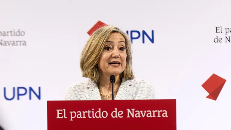 La presidenta de UPN, Cristina Ibarrola, ofrece una rueda de prensa para presentar iniciativas como consecuencia de la contratación de un condenado por pertenencia a ETA en un instituto de Tudela. IÑIGO ALZUGARAY