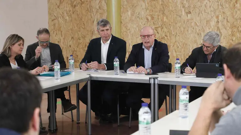 El consejero de Educación, Carlos Gimeno en la reunión con los alcaldes del Valle del Queiles. GOBIERNO DE NAVARRA