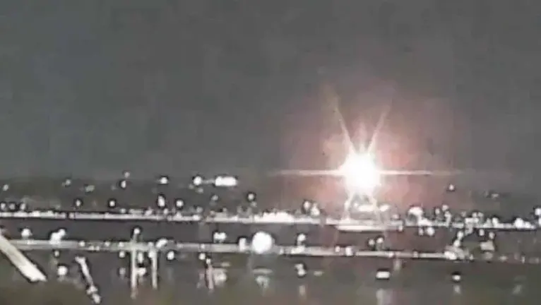 Un avión y un helicóptero chocan en vuelo sobre Washington.