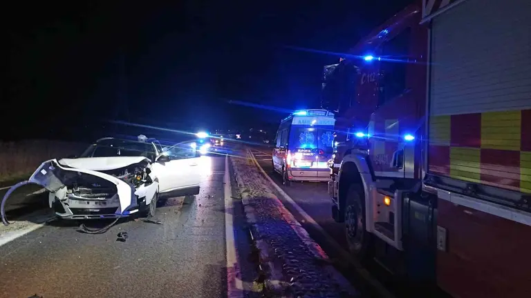 Vehículo accidentado en Tafalla. BOMBEROS DE NAVARRA