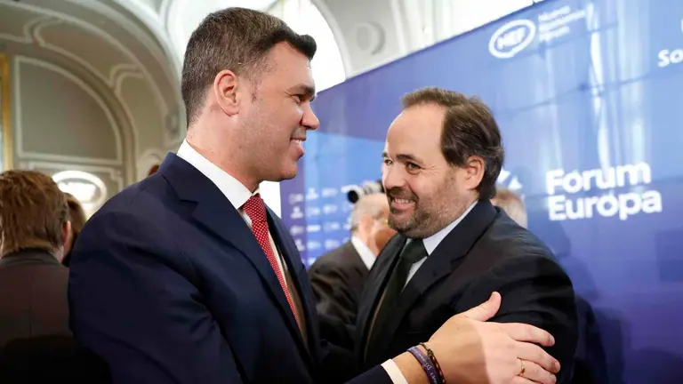 El presidente del Partido Popular de Castilla-La Mancha, Paco Núñez, este martes durante el desayuno informativo del presidente del PP de Navarra, Javier García Jiménez.-EFE/ Mariscal