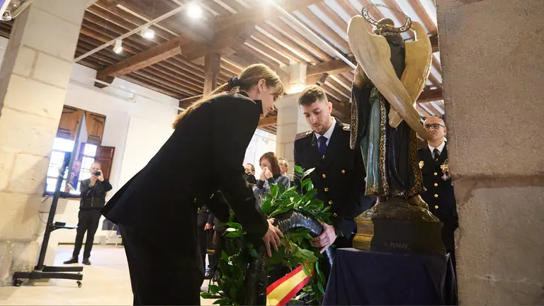 La Policía Nacional celebra la conmemoración del 201 aniversario de su creación y homenajea a los policías y personal de cuerpos generales jubilados. IÑIGO ALZUGARAY