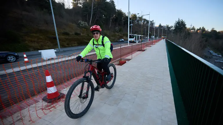 La Gerencia y la Comisión de Urbanismo del Ayuntamiento de Pamplona visitan las obras del corredor peatonal y ciclista de la cuesta de Beloso. IÑIGO ALZUGARAY