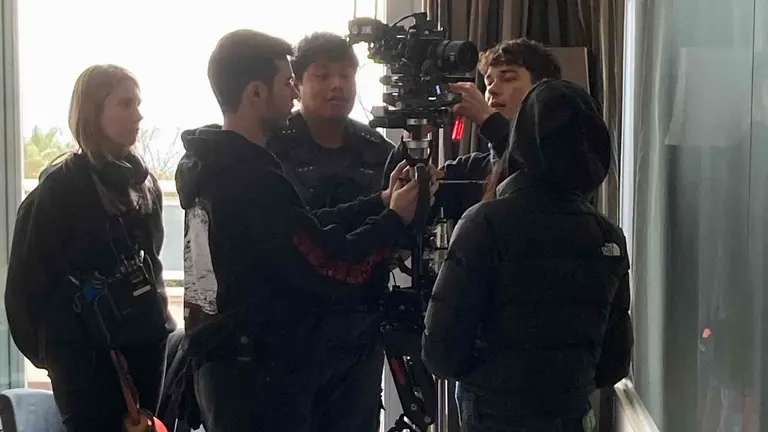 Parte del equipo técnico y de sonido durante el rodaje de "Angi". CEDIDA