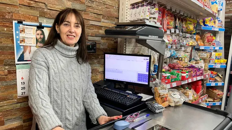 La propietaria del supermercado Proxim en Mendigorría. Navarra.com