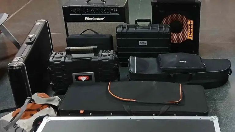 Instrumentos y equipo de música recuperados por la Policía Foral. POLICÍA FORAL