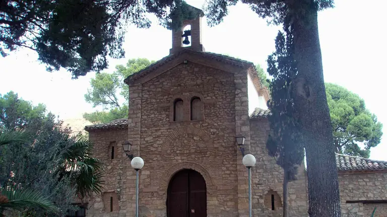 La Ermita de la Santa Cruz o Ermita del Cristo, como es conocida en Tudela, ha estrenado tejado nuevo. WIKIPEDIA
