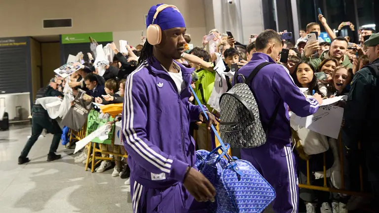 Llegada de la plantilla del Real Madrid al aeropuerto de Noain para jugar ma&ntilde;ana contra Osasuna en el estadio de El Sadar. I&Ntilde;IGO ALZUGARAY