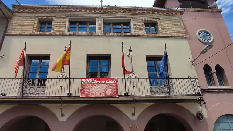 Una vista de la fachada del Ayuntamiento de Buñuel.