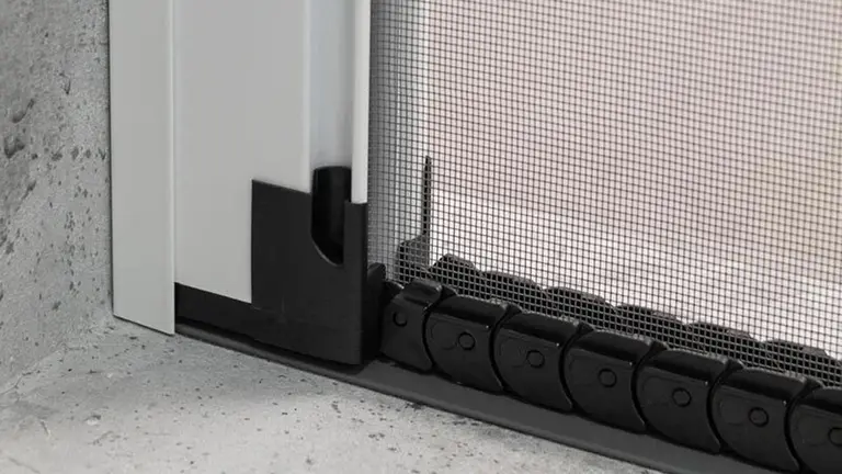 Mosquitera enrollable. CEDIDA