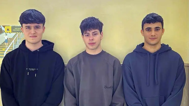 Hugo Echave, Pablo Moracho y David Aguirre, alumnos de Segundo de Bachillerato de Administración y Gestión Empresarial del colegio Jesuitas de Tudela, se proclaman campeones de la fase de Navarra del Young Business Talents. JESUITAS TUDELA / FACEBOOK