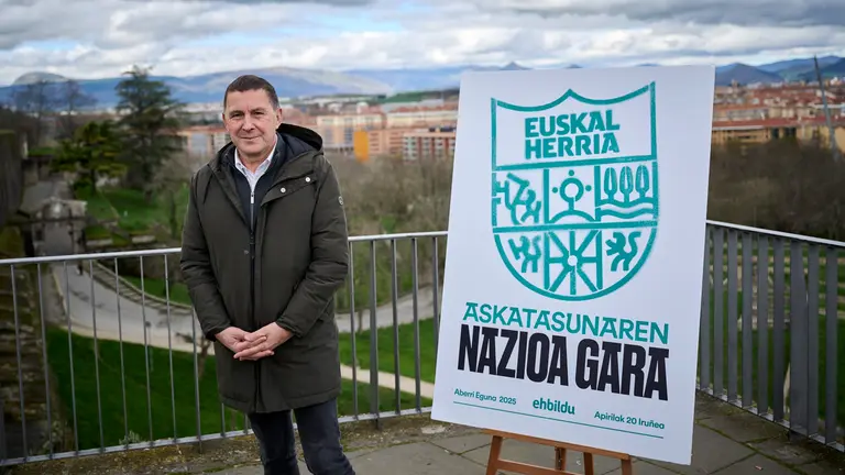 El secretario general de EH Bildu, Arnaldo Otegi, presenta el Aberri Eguna de EH Bildu del 2025. PABLO LASAOSA