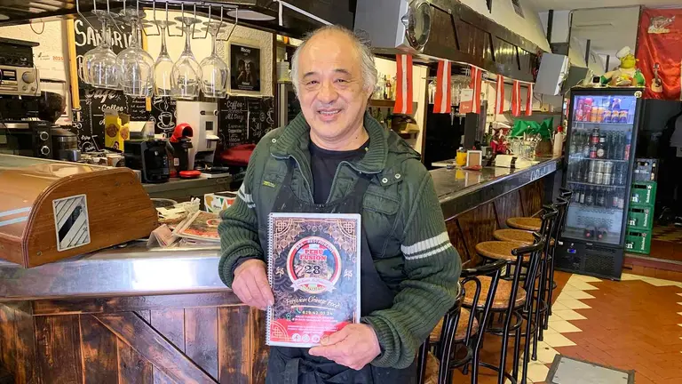 José Alfredo Chiu Uzategui en el bar Fusión Perú 28 de Barañáin. Navarra.com