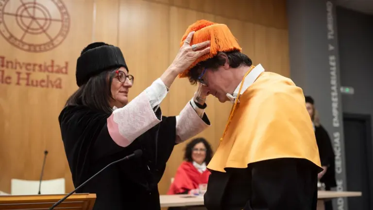 La Universidad de Huelva concede el Doctorado Honoris Causa a Luis Alberiko Gil-Alaña, experto en econometría. CEDIDA