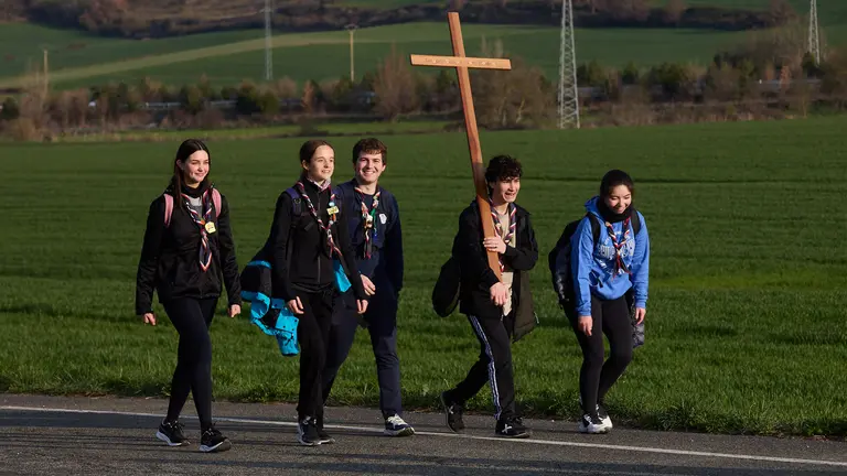 Cientos de personas caminan desde diferentes puntos de Navarra hasta Javier dentro de la segunda Javierada de 2025 bajo el lema 'Peregrinos de la Esperanza'. IÑIGO ALZUGARAY