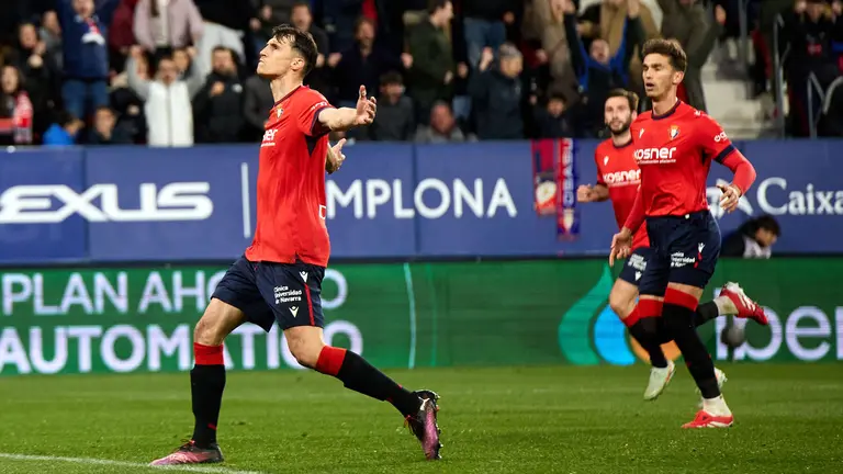 Los jugadores de Osasuna celebran el gol de Ante Budimir (1-0) durante el partido de La Liga EA Sports entre CA Osasuna y Getafe CF disputado en el estadio de El Sadar en Pamplona. IÑIGO ALZUGARAY