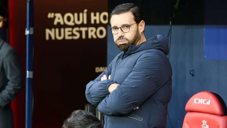 José Bodalás (entrenador Getafe CF) durante el partido de La Liga EA Sports entre CA Osasuna y Getafe CF disputado en el estadio de El Sadar en Pamplona. IÑIGO ALZUGARAY