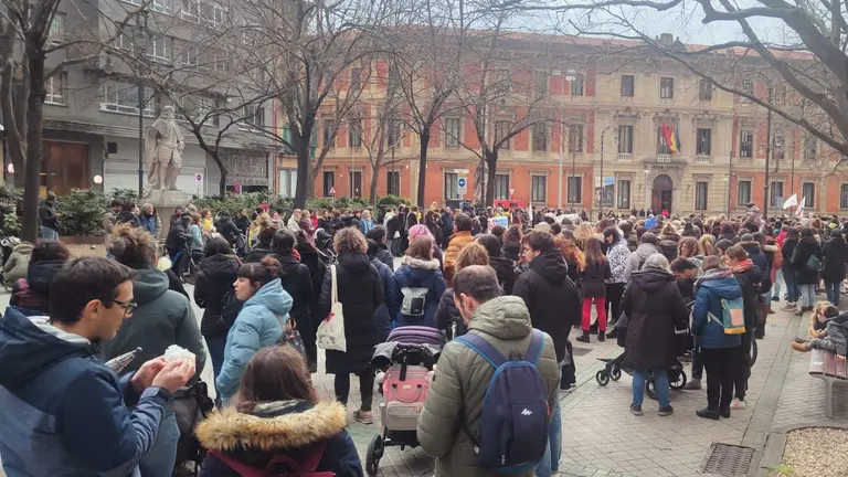 Una multitudinaria marcha se ha concentrado este martes. @LABirakasknafar