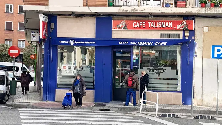 Café bar Talismán, en la calle José María Beobide 1 de Pamplona. Navarra.com