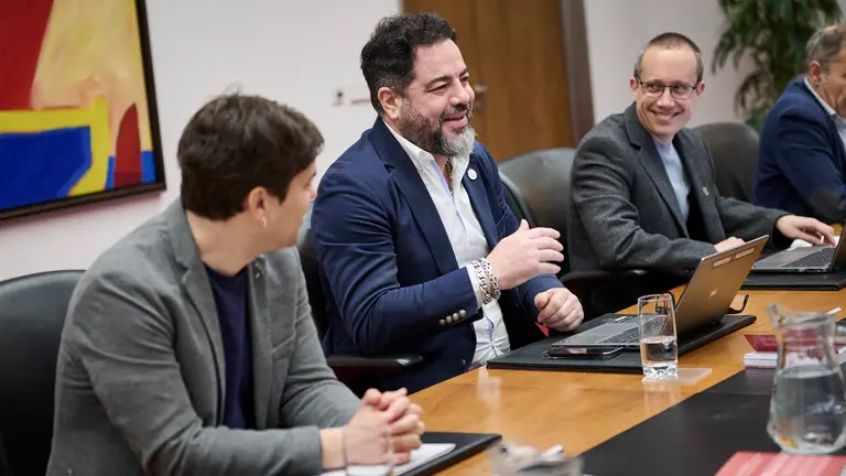 Ramón Alzórriz del PSN minutos antes de comenzar la Mesa y Junta de Portavoces. PABLO LASAOSA