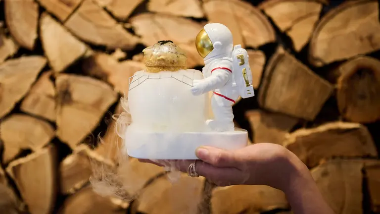 Pincho 'Champi Lunático' del bar la Escalerica para la Semana del Pincho 2025. PABLO LASAOSA