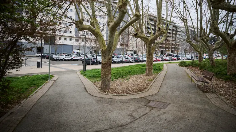 La Gerencia y la Comisión de Urbanismo, visitan las dotaciones del parque de las Pioneras, un espacio de mantenimiento cuyo mantenimiento pasará a estar próximamente a cargo del Consistorio, tras expirar el periodo de garantía de la obra. PABLO LASAOSA